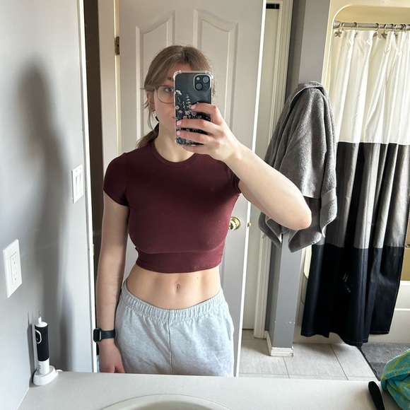Aritzia tna maroon ribbed T-shirt!! - Picture 1 of 3